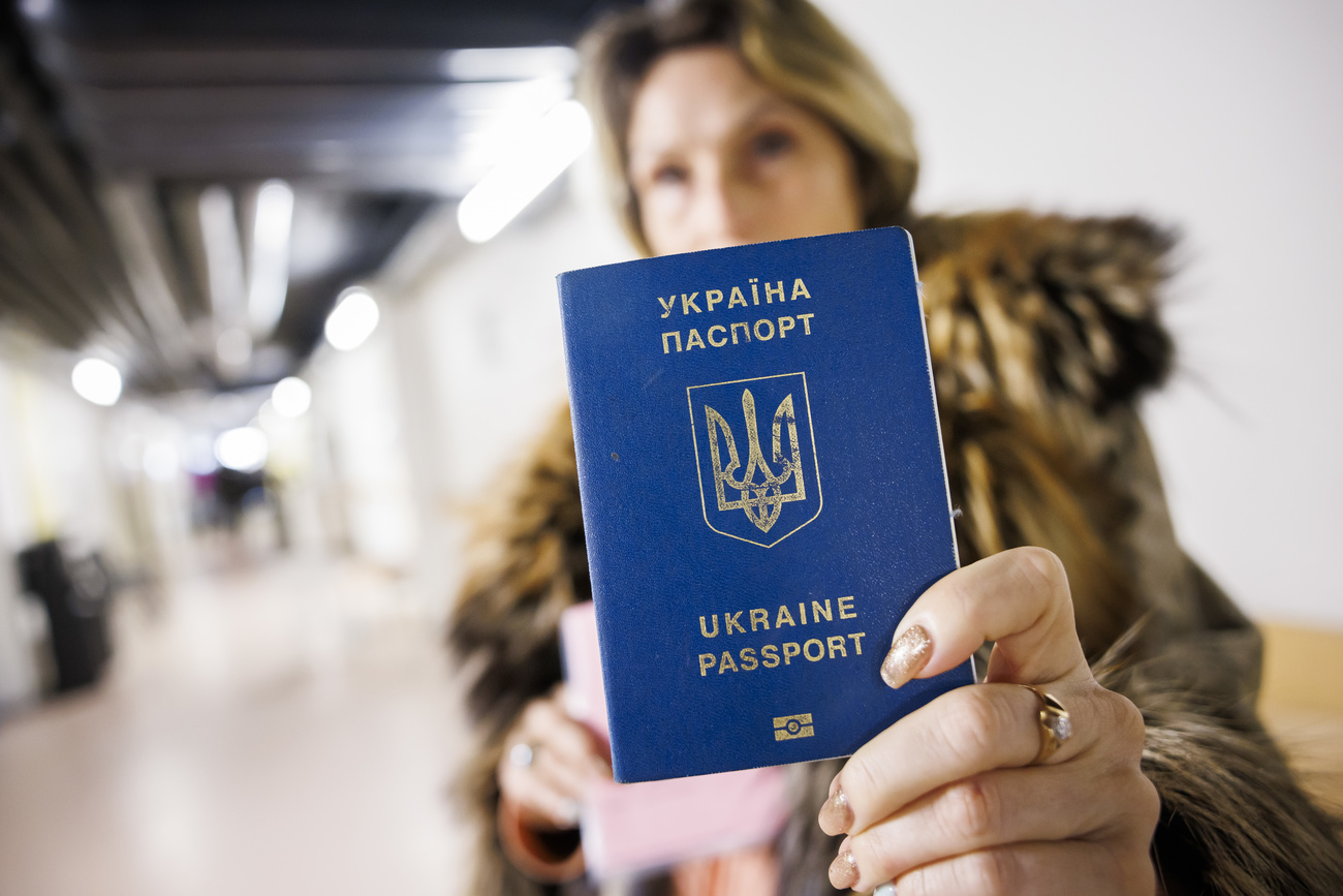 passaporto ucraino (blu con scritte oro)