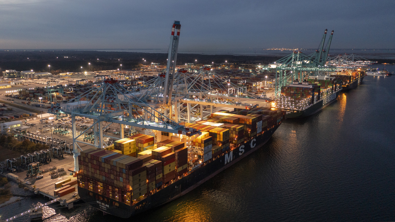 MSC-Schiff an einem Hafen