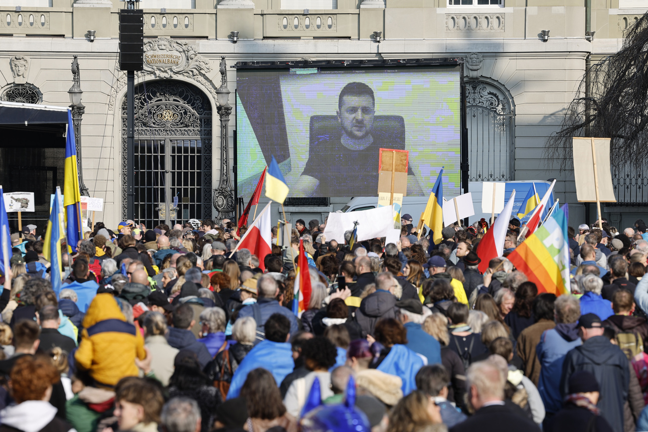 Zelensky in collegamento video a Berna