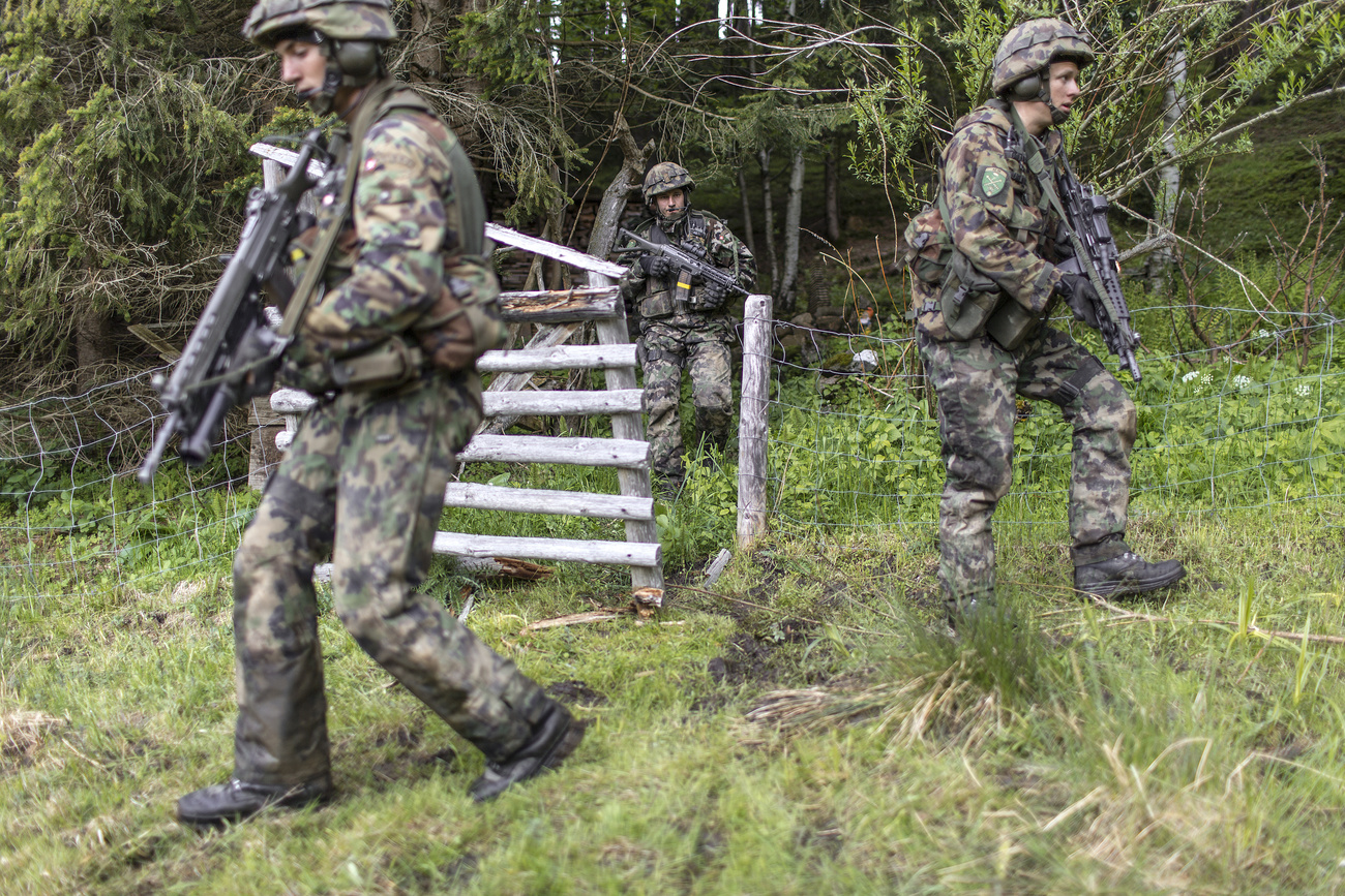 soldats suisses en exercice
