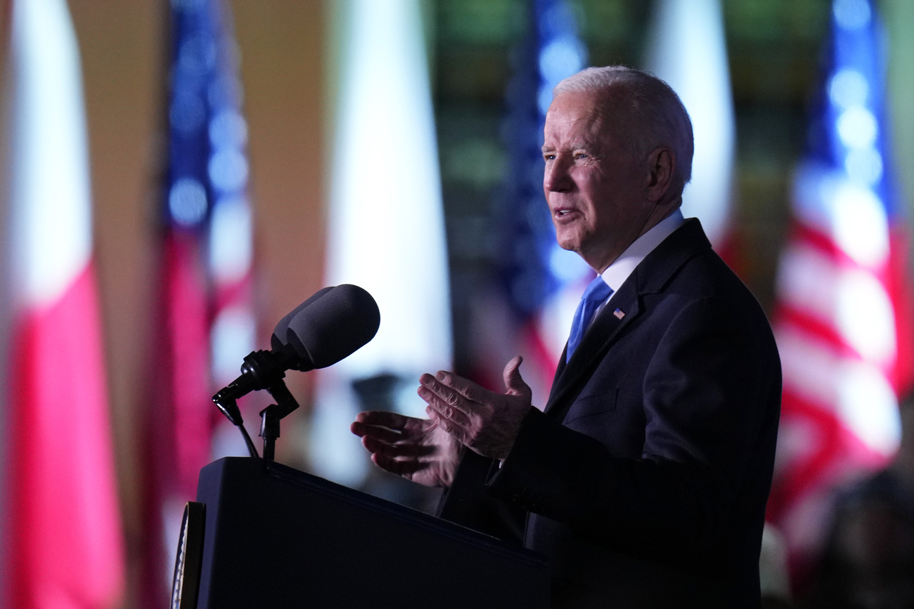 Joe Biden parla ai polacchi dal Castello Reale di Varsavia.