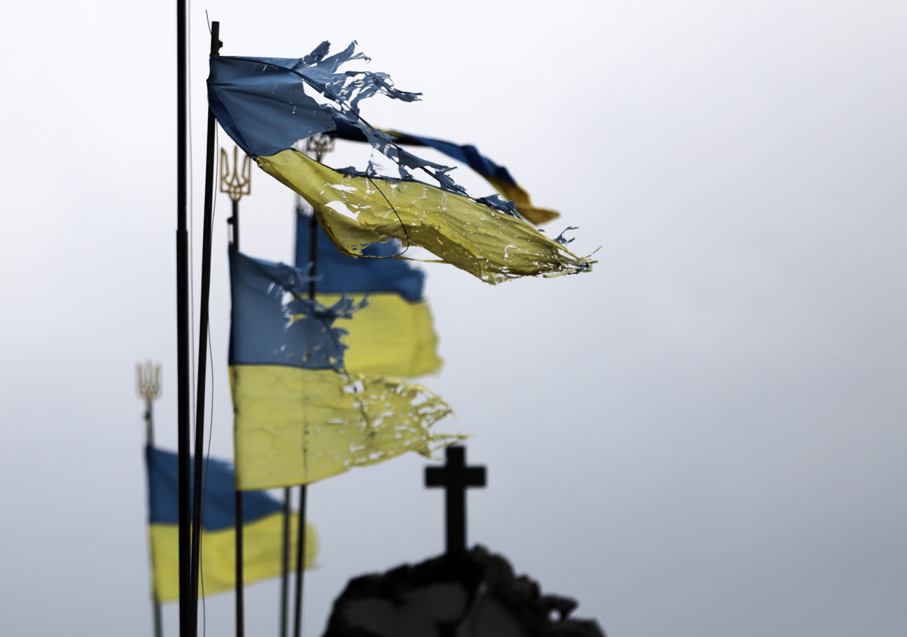Zerschossene Ukraine-Flagge