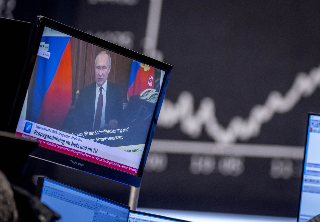 Fehrnsehbildschirm mit Ansprache Putins