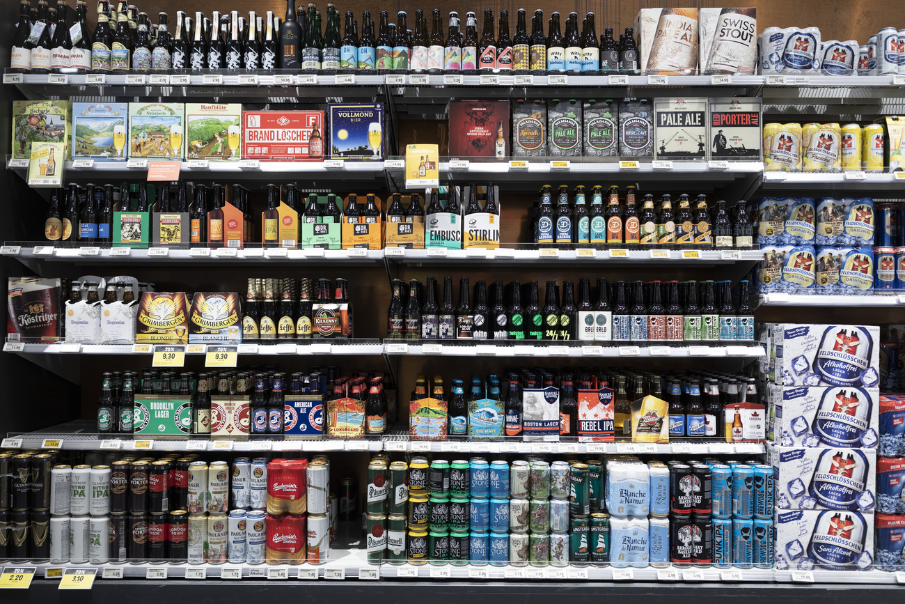 Bière sur les rayons d un supermarché