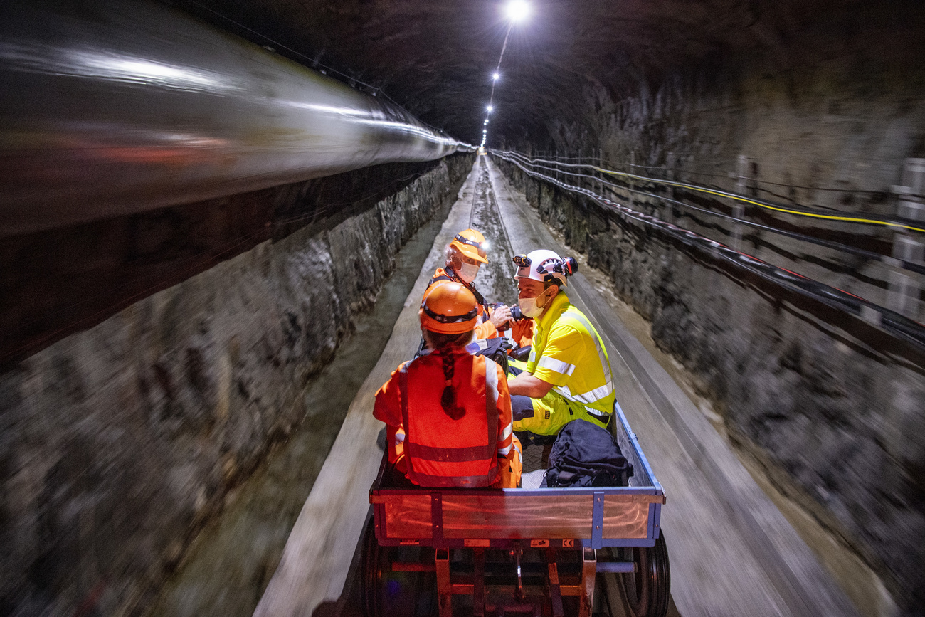 Tunel du laboradoire Bedretto de l EPFZ