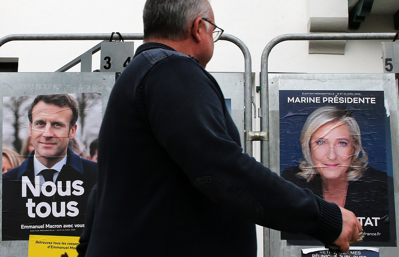 Cartazes de campanha de Macron e Le Pen.