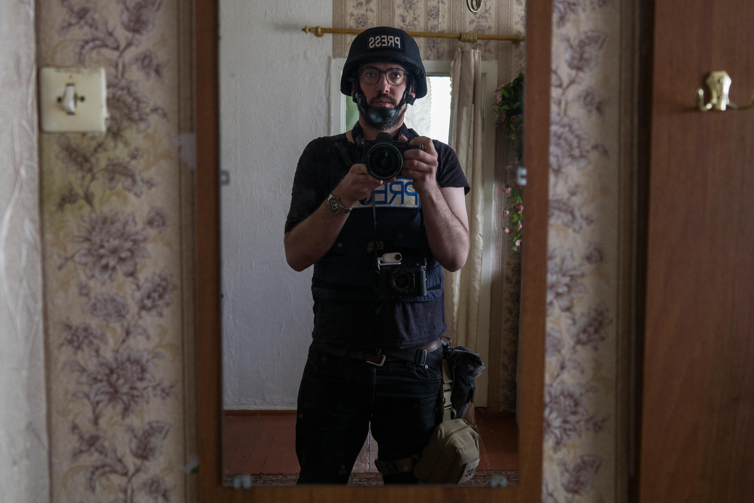 Fotograf mit Helm