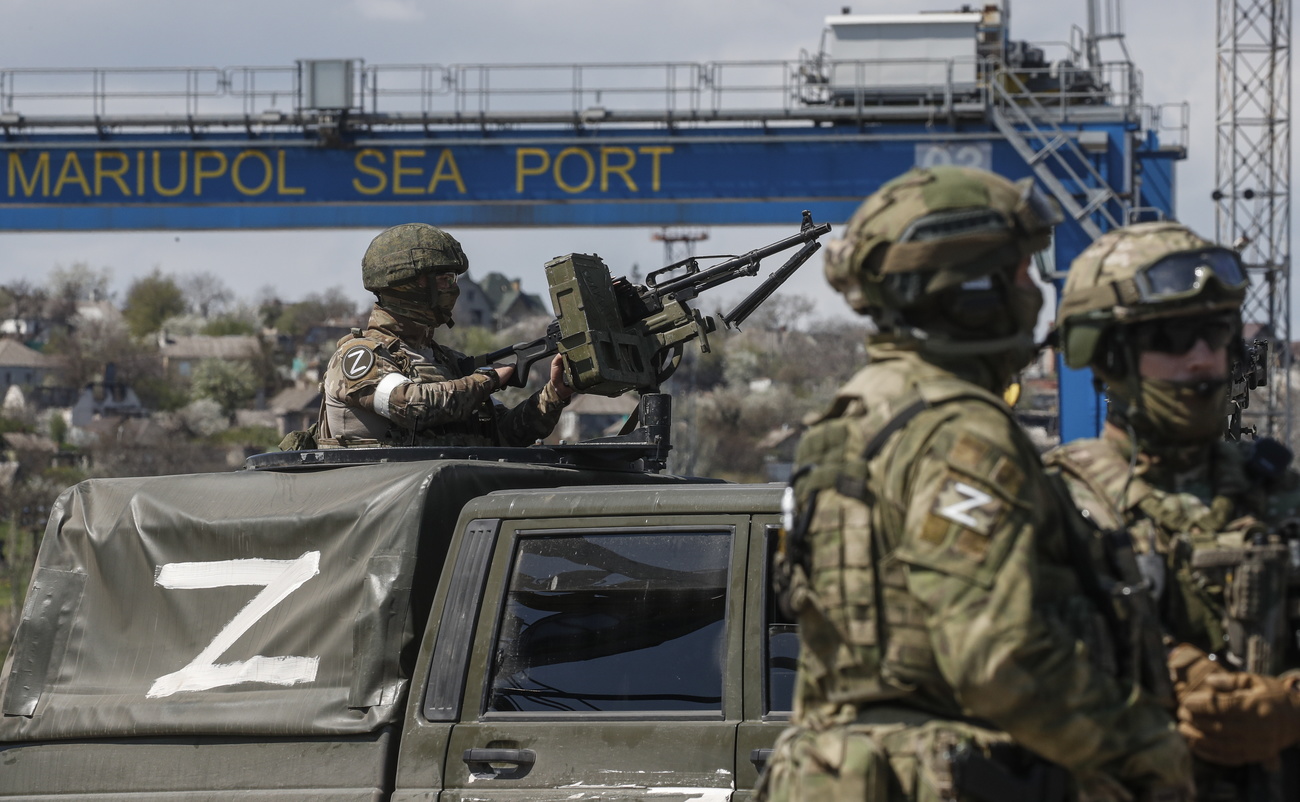 Soldati russi a Mariupol.