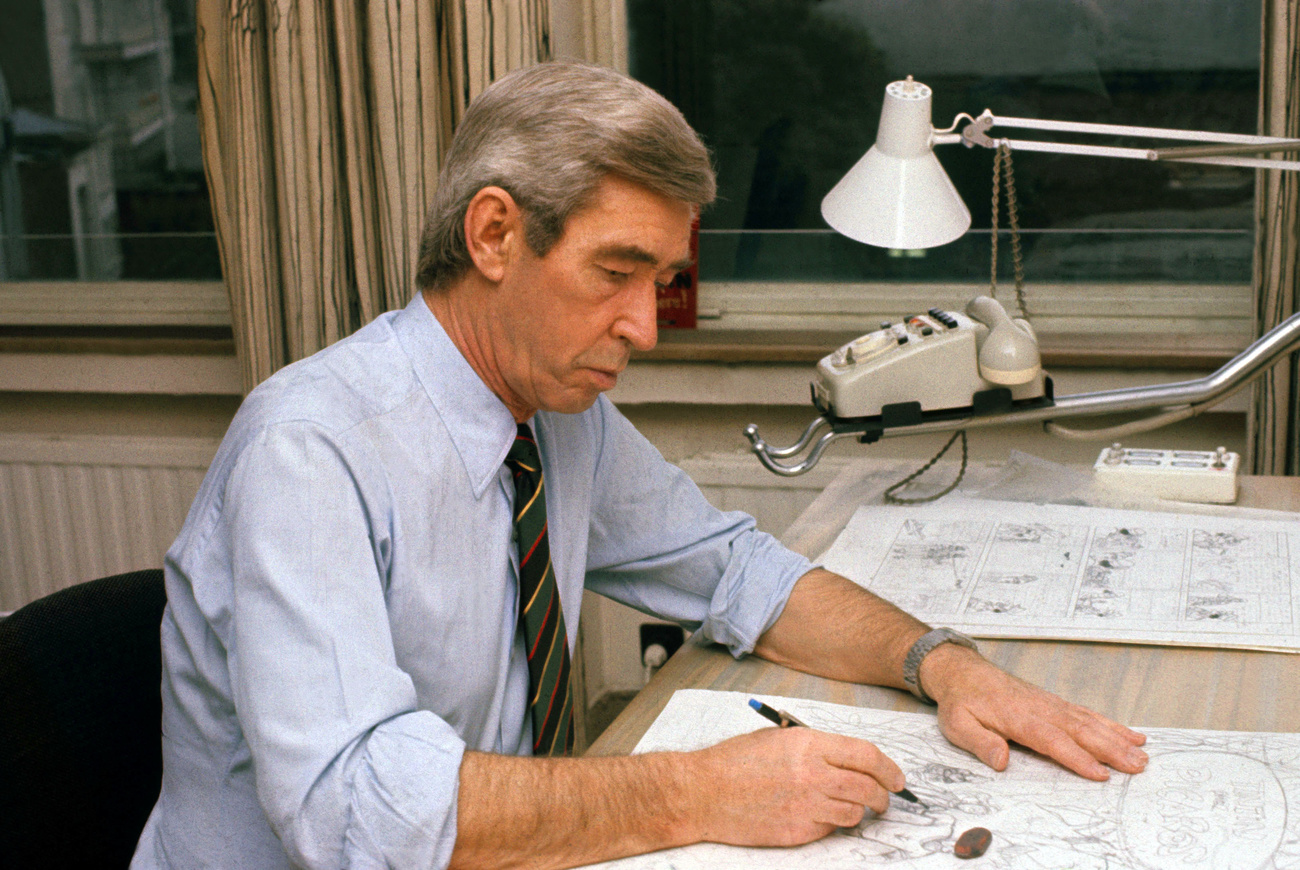 Hergé am Arbeitstisch