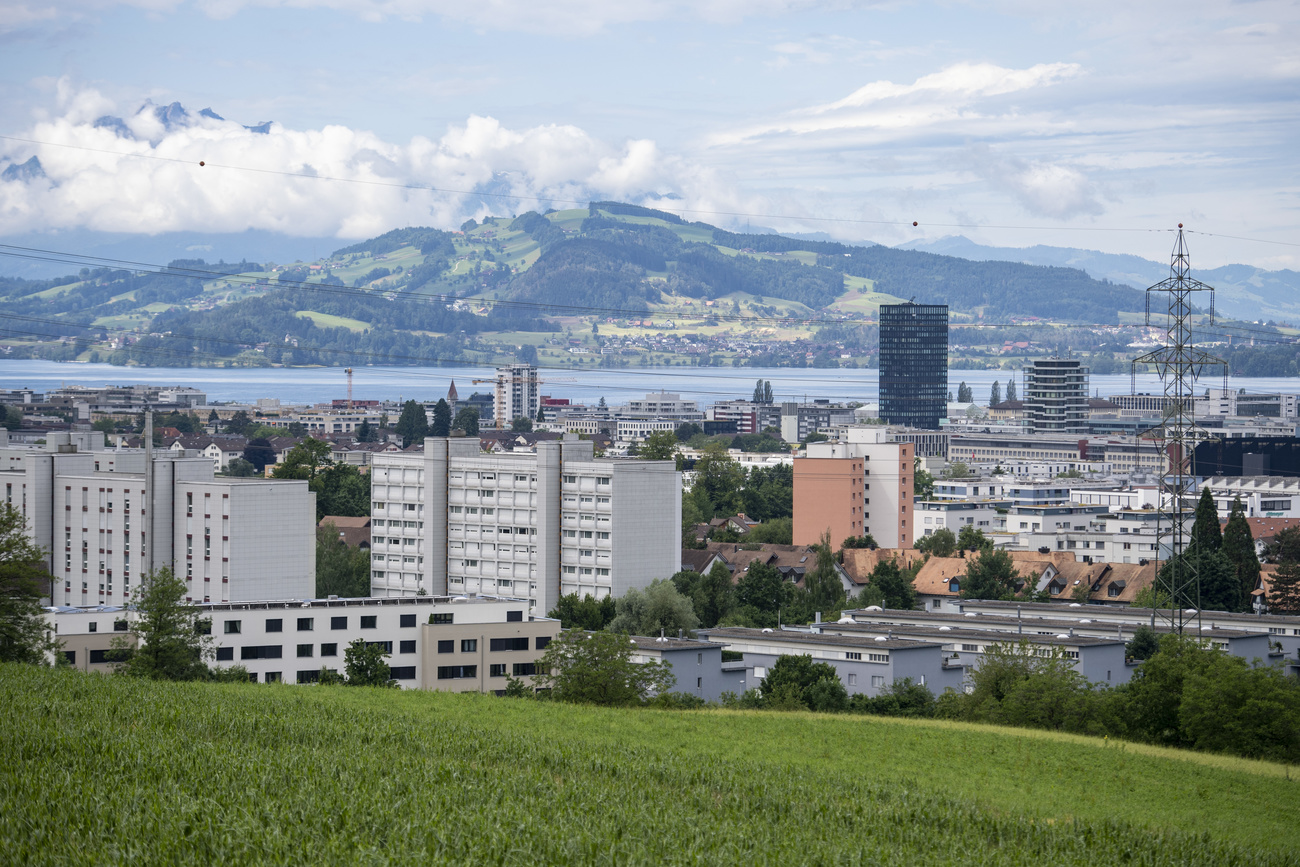 Vista dall alto della città di Zugo