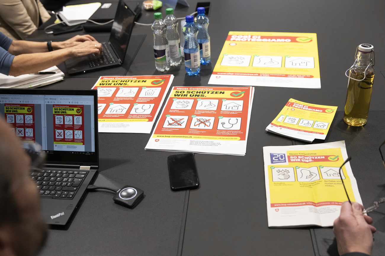 Informations contre la pandémie sur une table