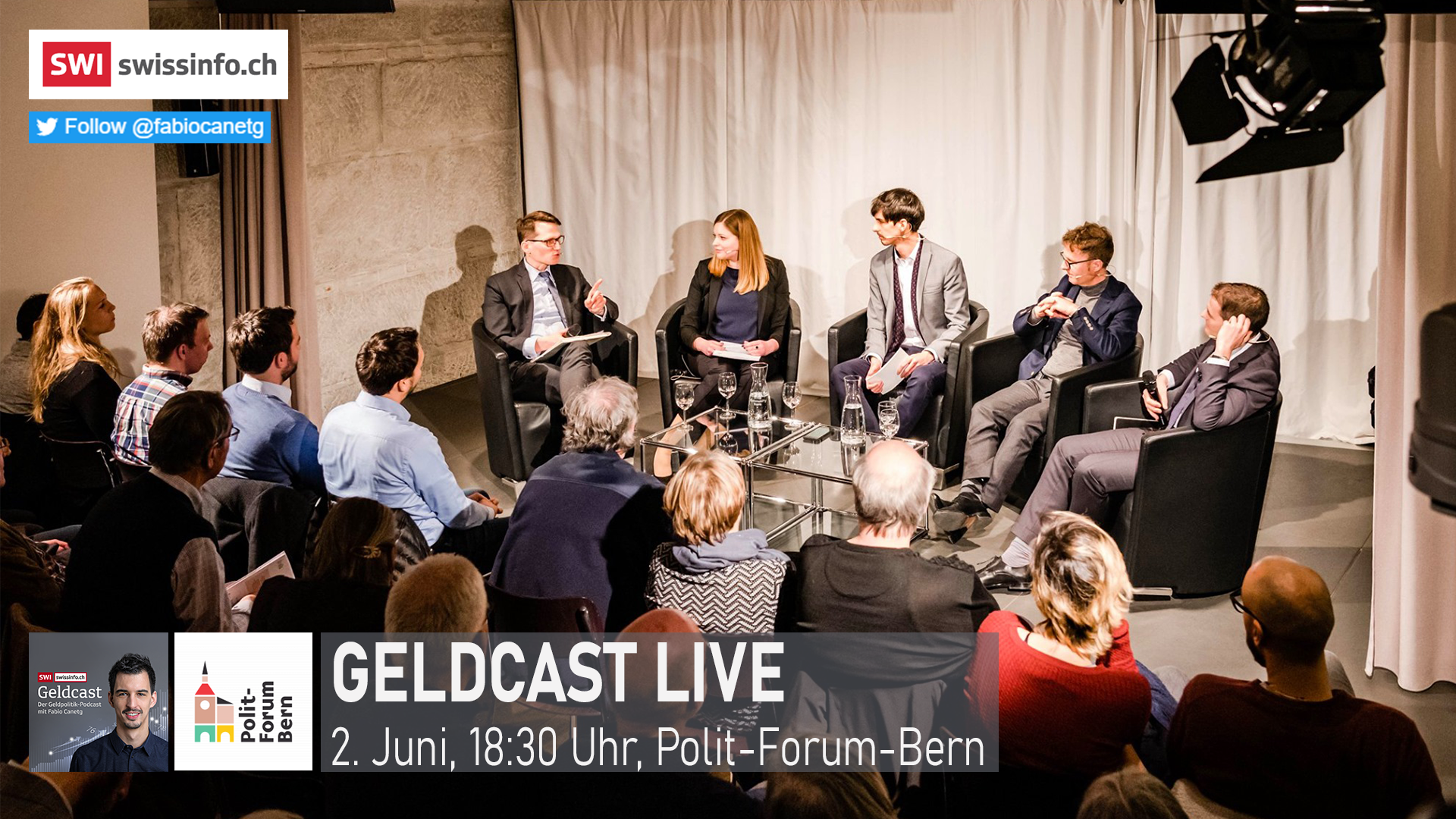 Bühne mit Personen in einem Gespräch