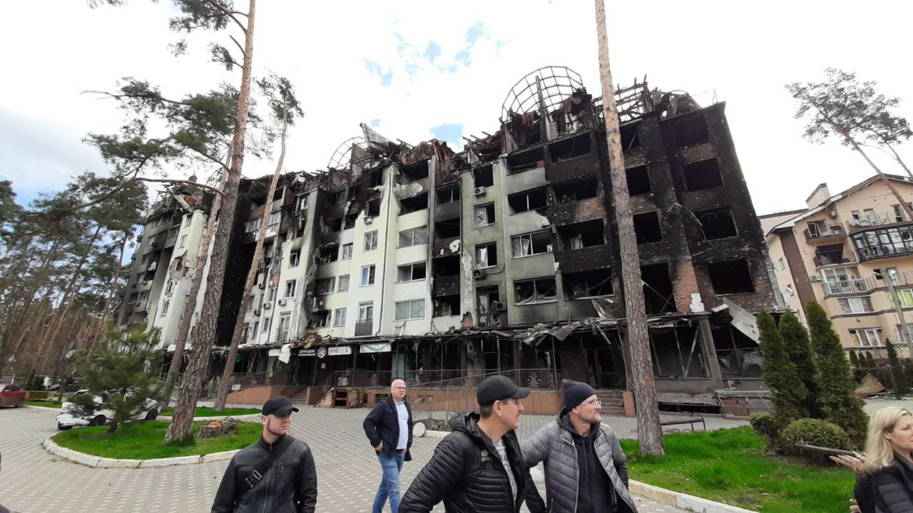  آثار الدمار في إيربين بأوكرانيا في 28 أبريل 2022.