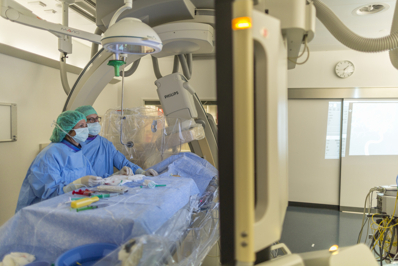 medici in sala operatoria