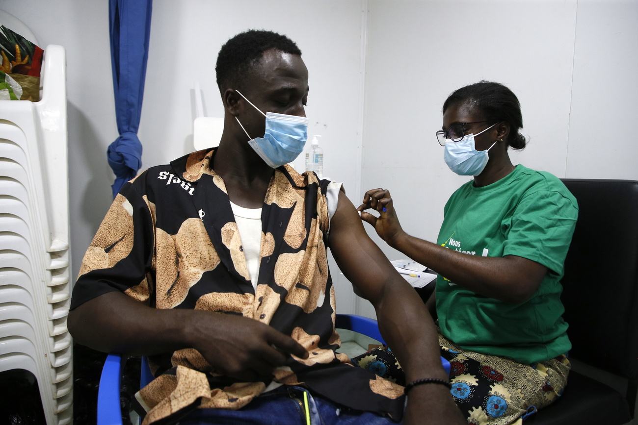 Man receives vaccine