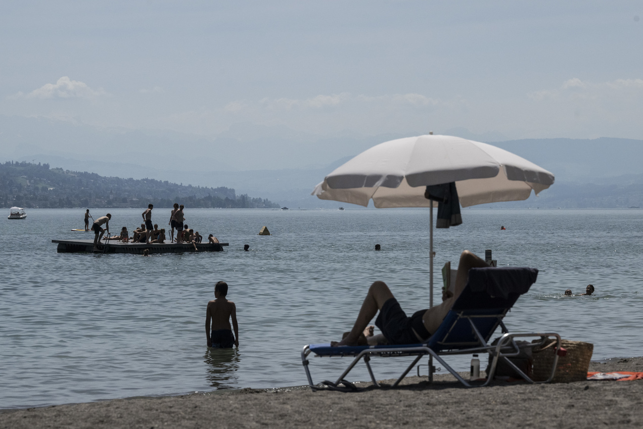 Lake Zurich in heatwave.