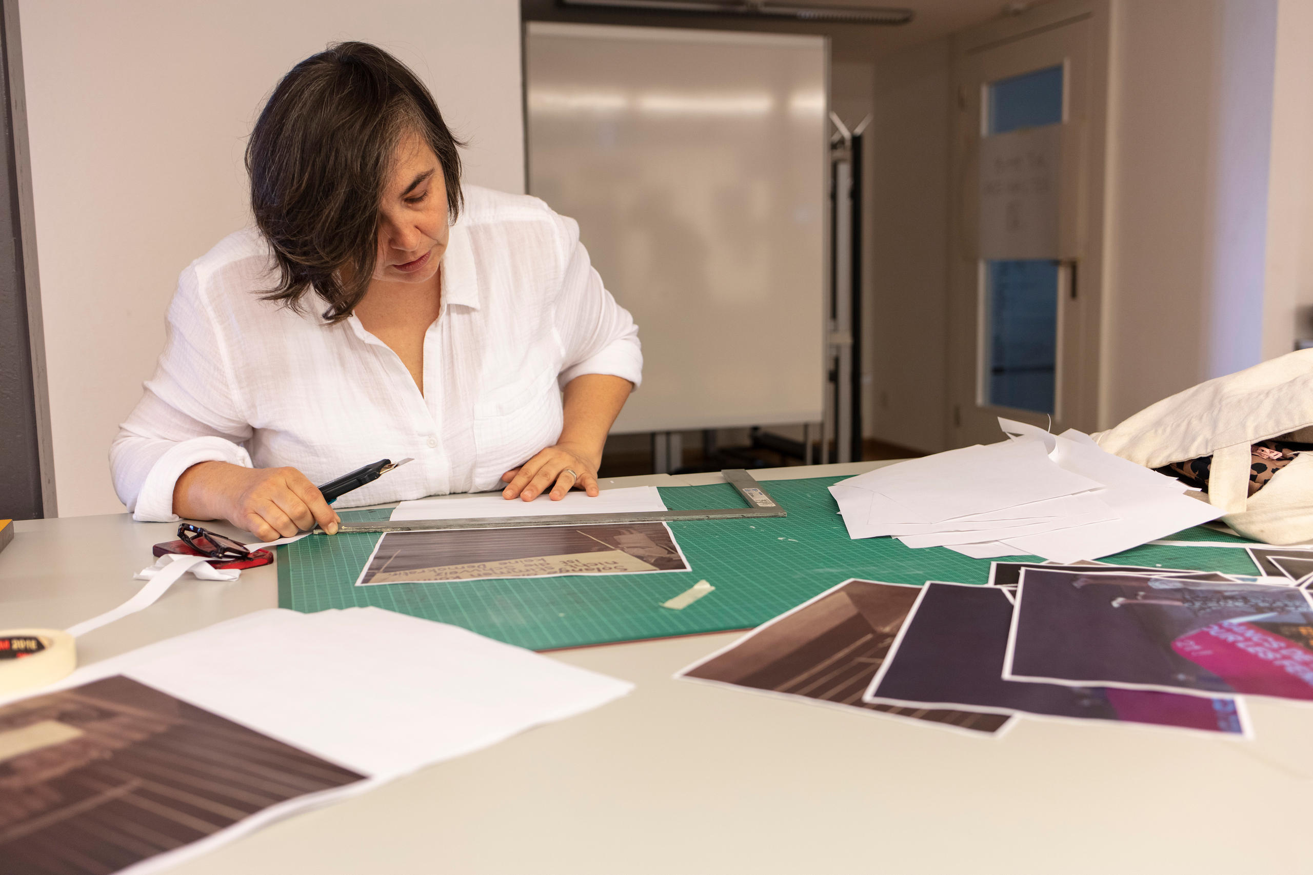 Cristina de Middel au travail dans le LiveLab.