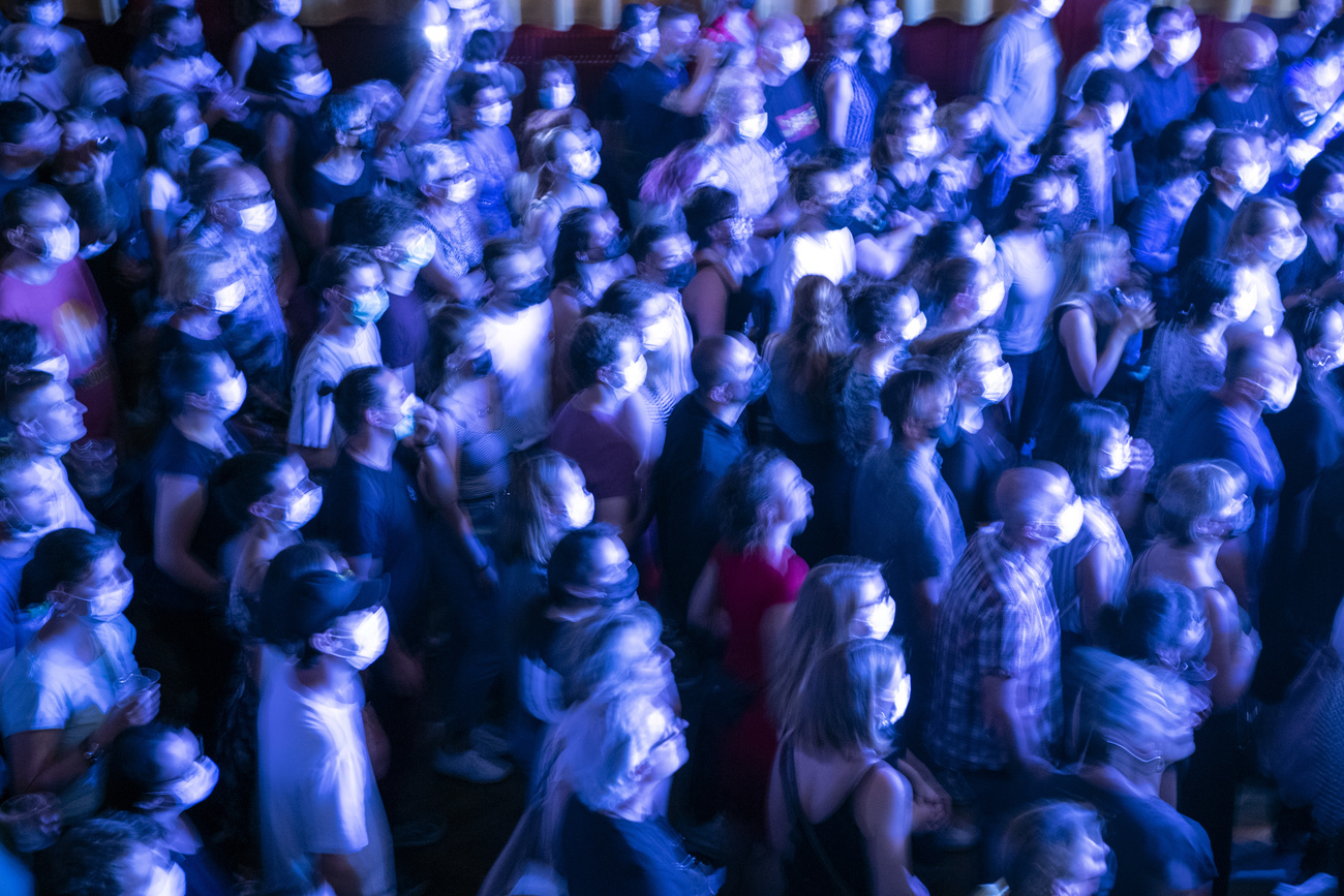 foule avec masque