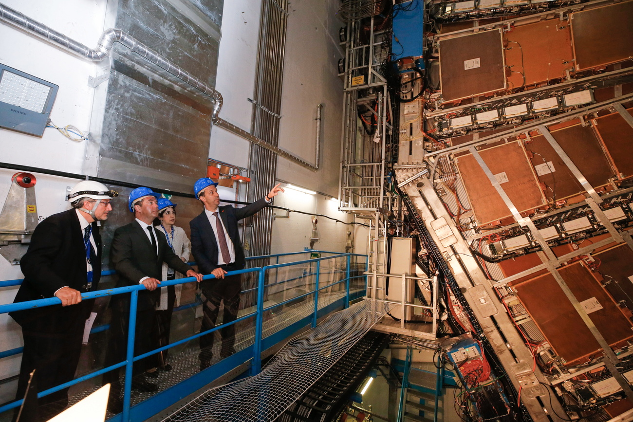 Premier ministre russe au CERN à Genève