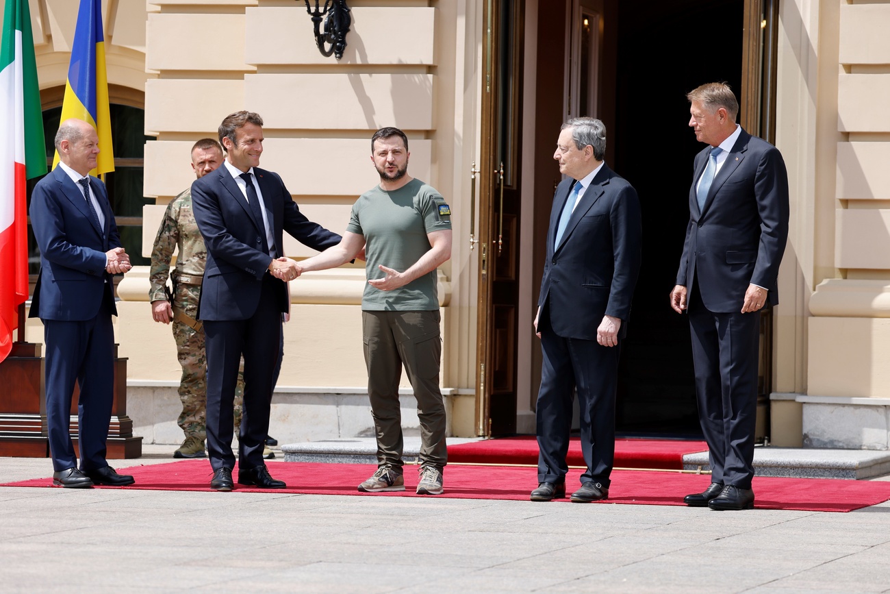 Olaf Scholz, Emmanuel Macron, Volodomyr Zelensky, Mario Draghi e Klaus Iohannis.