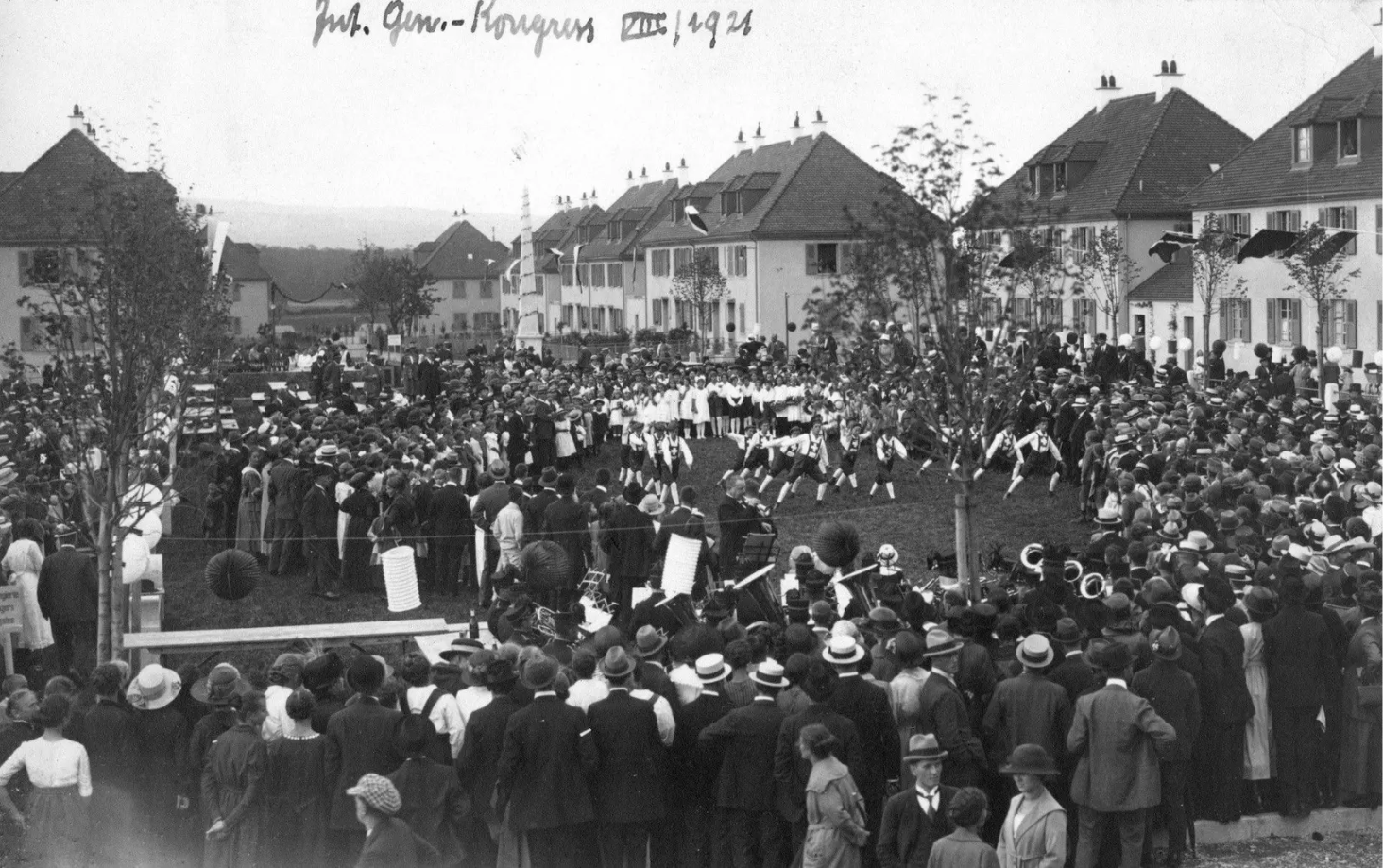 1921年，“自由村”揭幕儀式上，國際賓客雲集。
