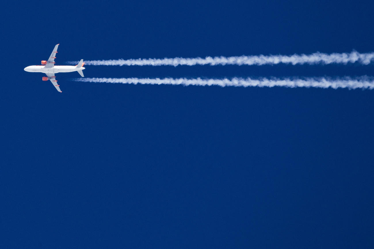 Flugzeug von unten fotografiert