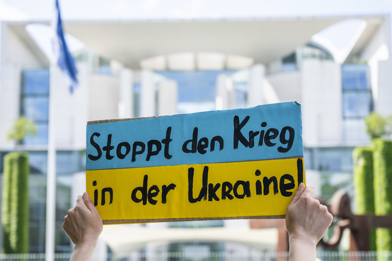 Schild gegen Krieg