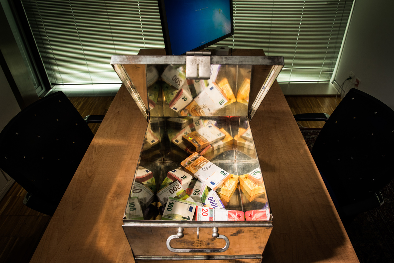 Box containing Swiss franc and euro notes