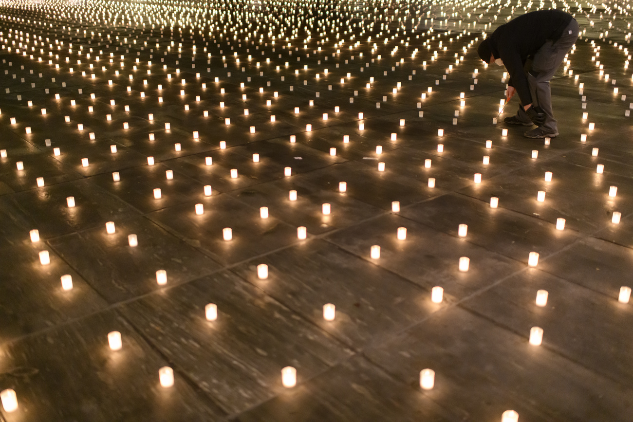 Candeline in Piazza Federale.