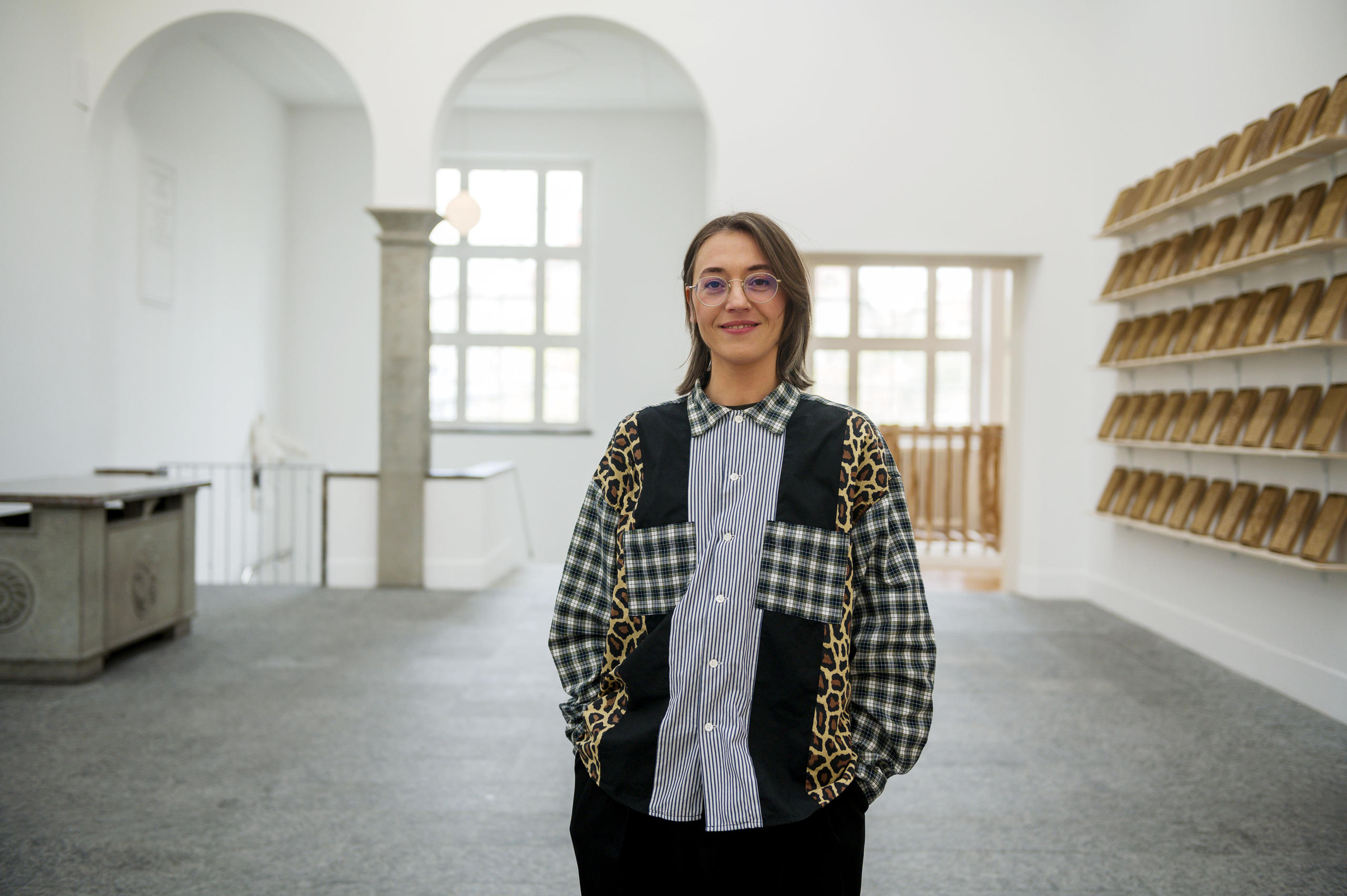 Frau in grossem Raum Valérie Knoll