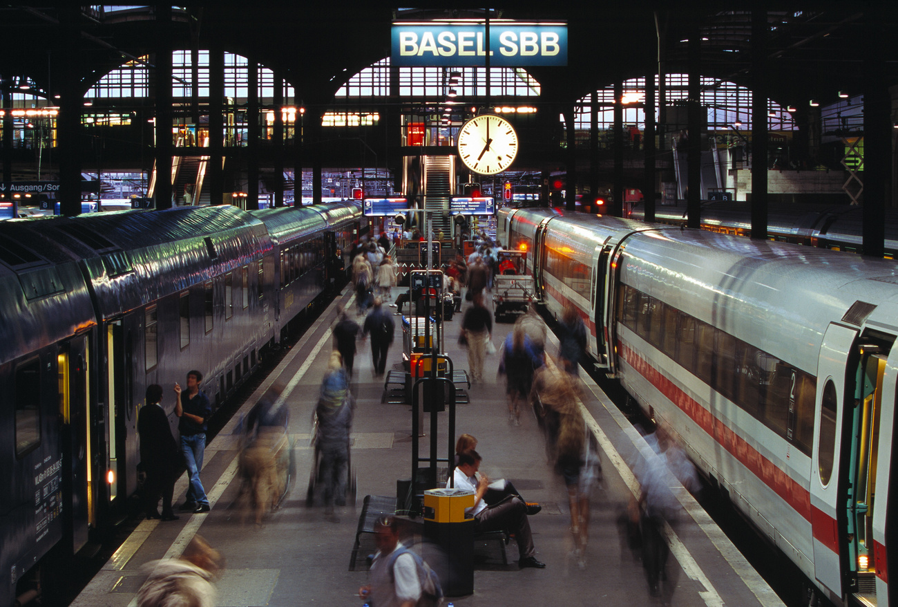 Pendolari in stazione