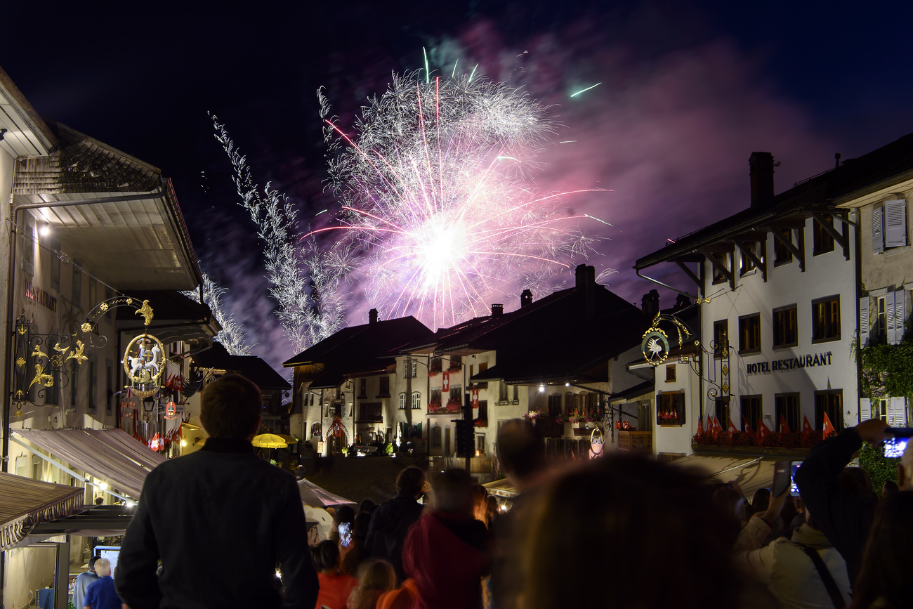 Fogos de artifício na cidade de Gruyers