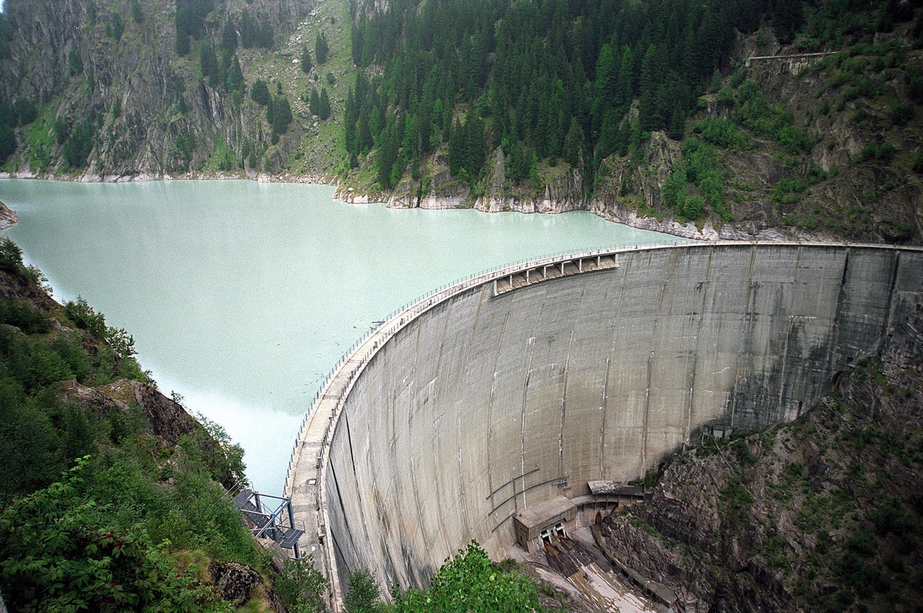 La diga e il lago artificiale di Gebidem in una foto di archivio.