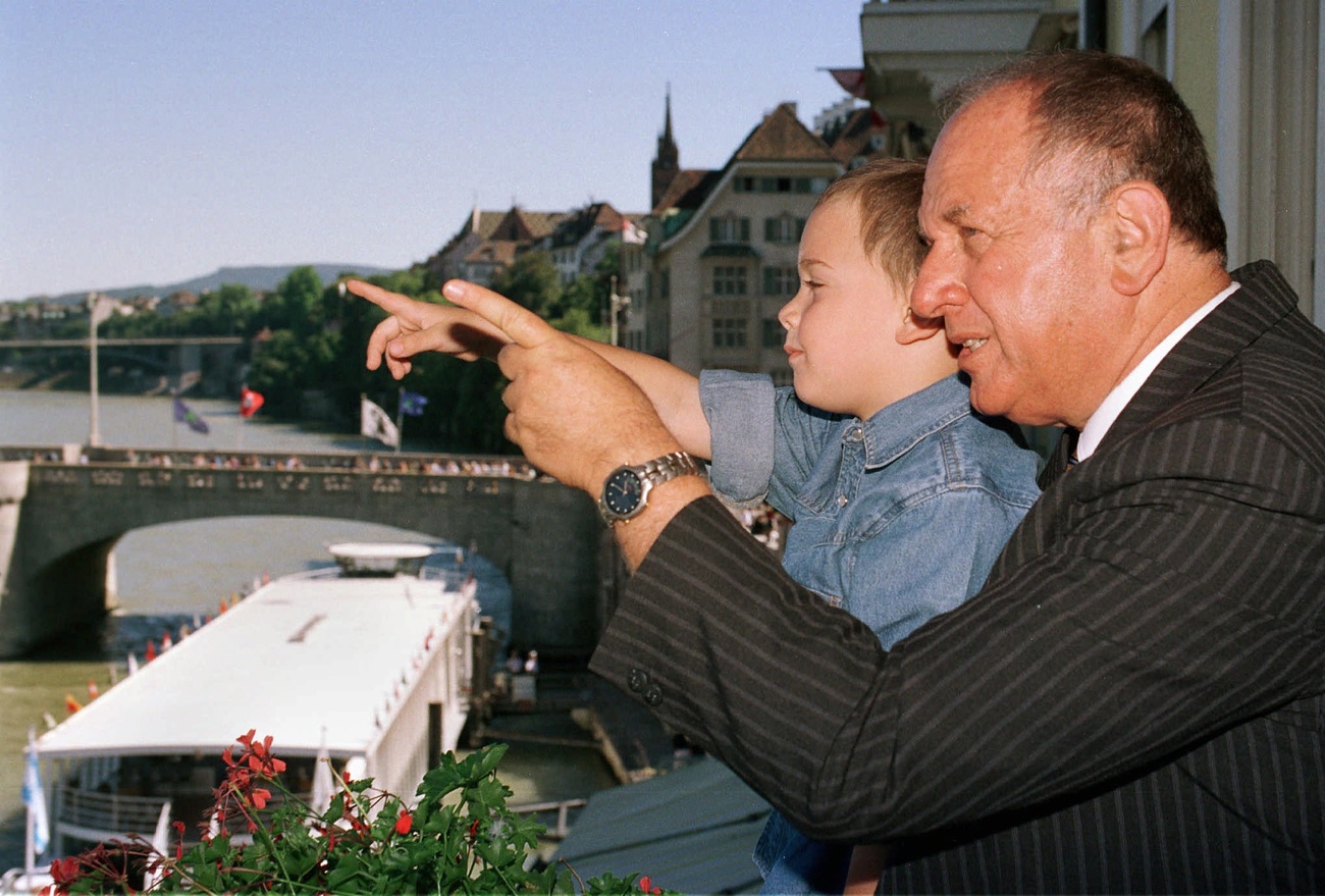 Ein Mann und ein Kind