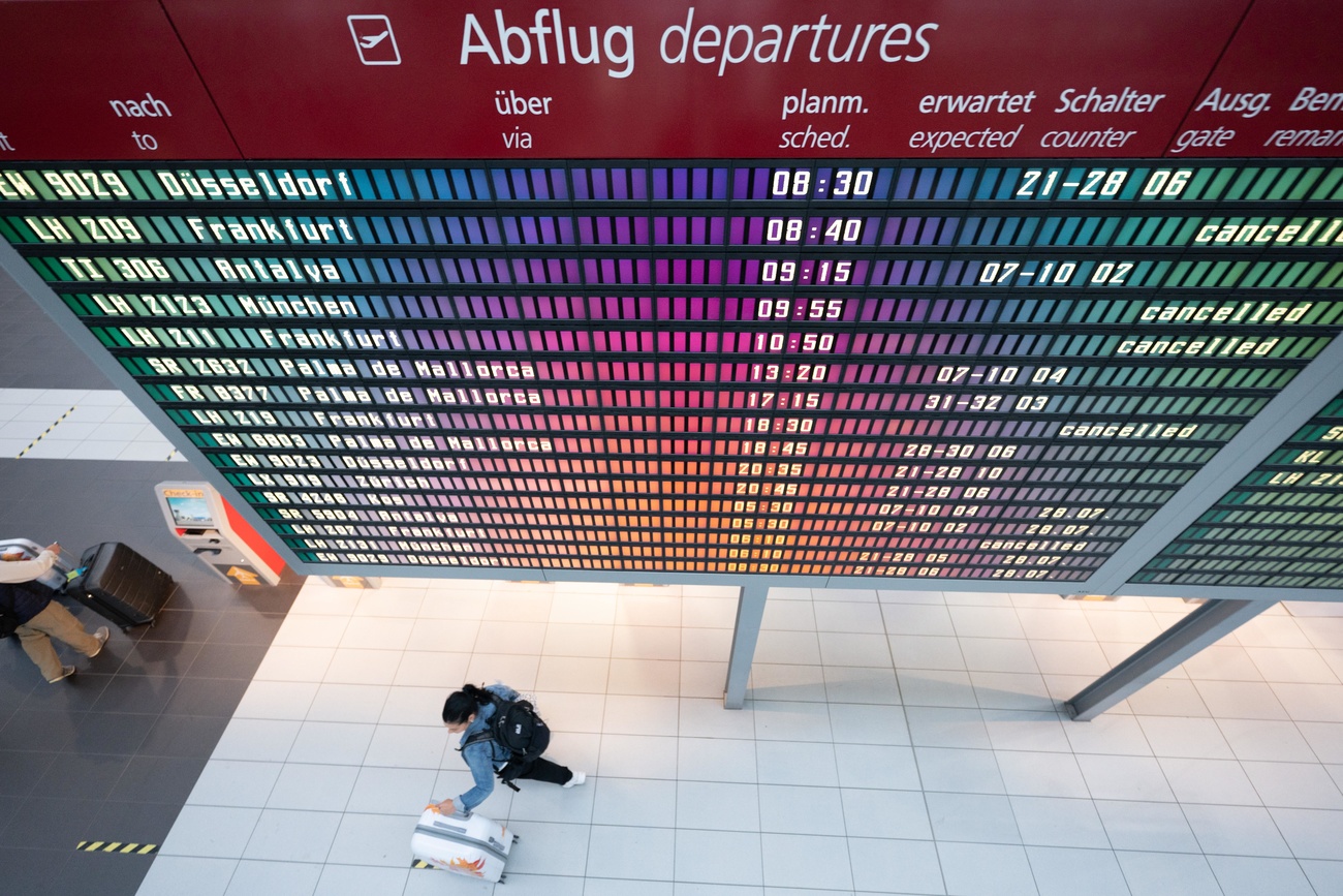 pannello annunci aeroporto fotografato dall alto