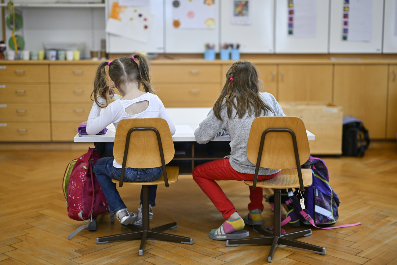 Des élèves dans une école primaire suisse.