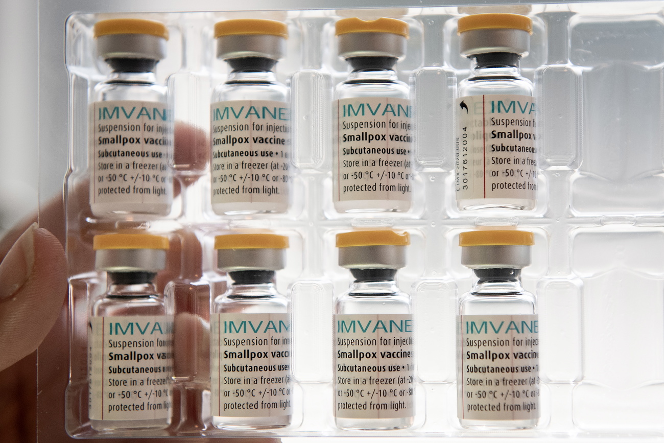 Fioles de vaccin contre la variole du singe