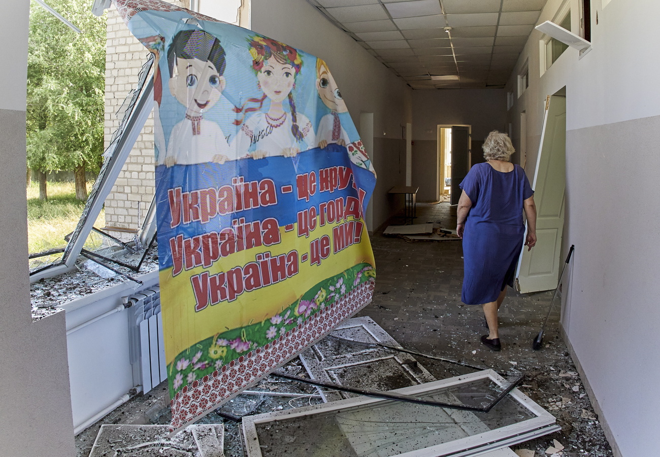 Zerstörte Schule in der Ukraine