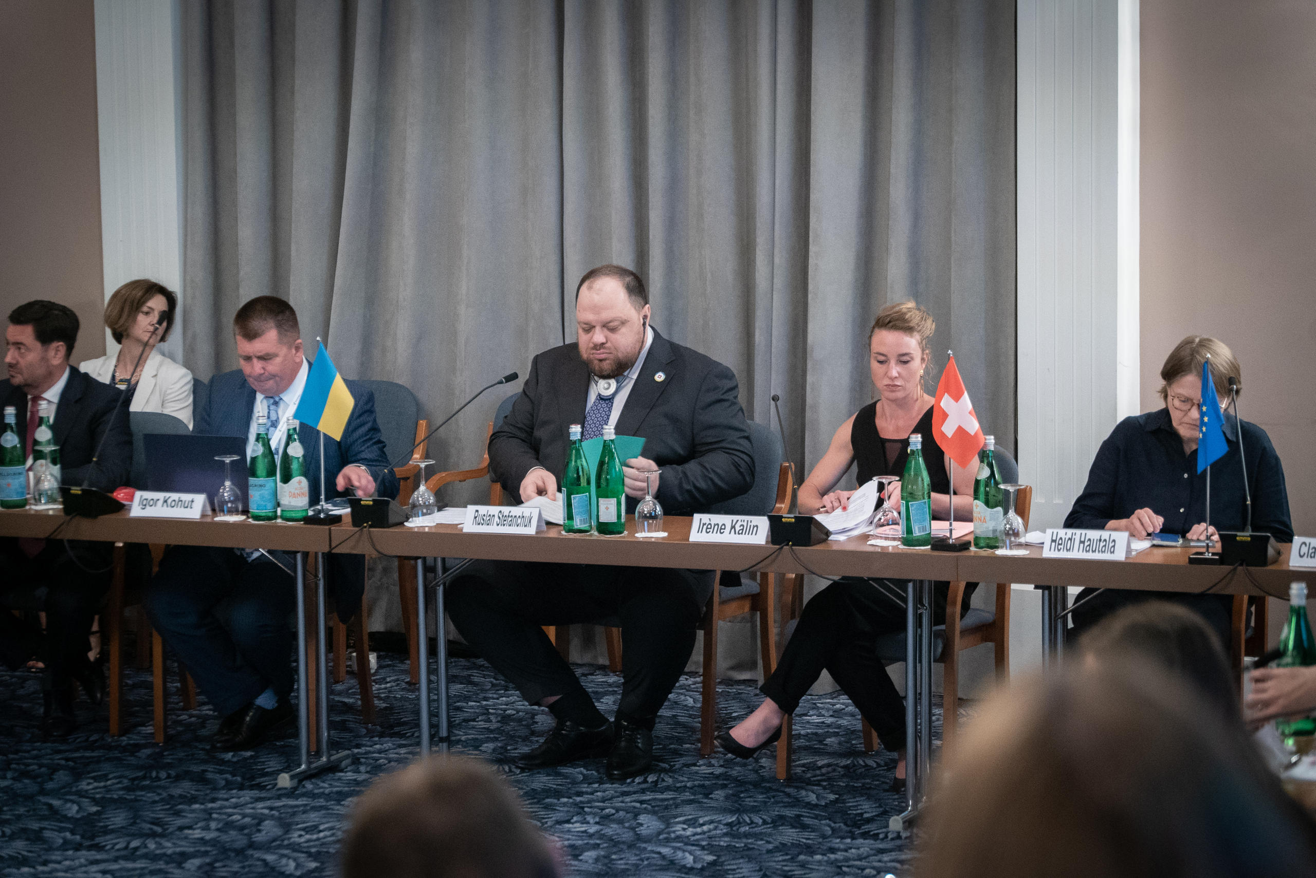 Ruslan Stefanchuk e Irène Kälin en la Conferencia de Lugano