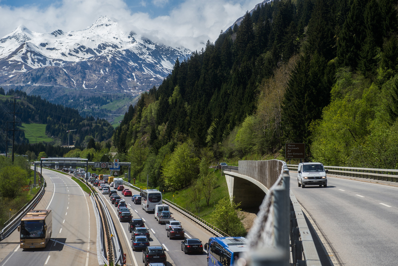 Code sull autostrada A2 in prossimità della galleria del San Gottardo