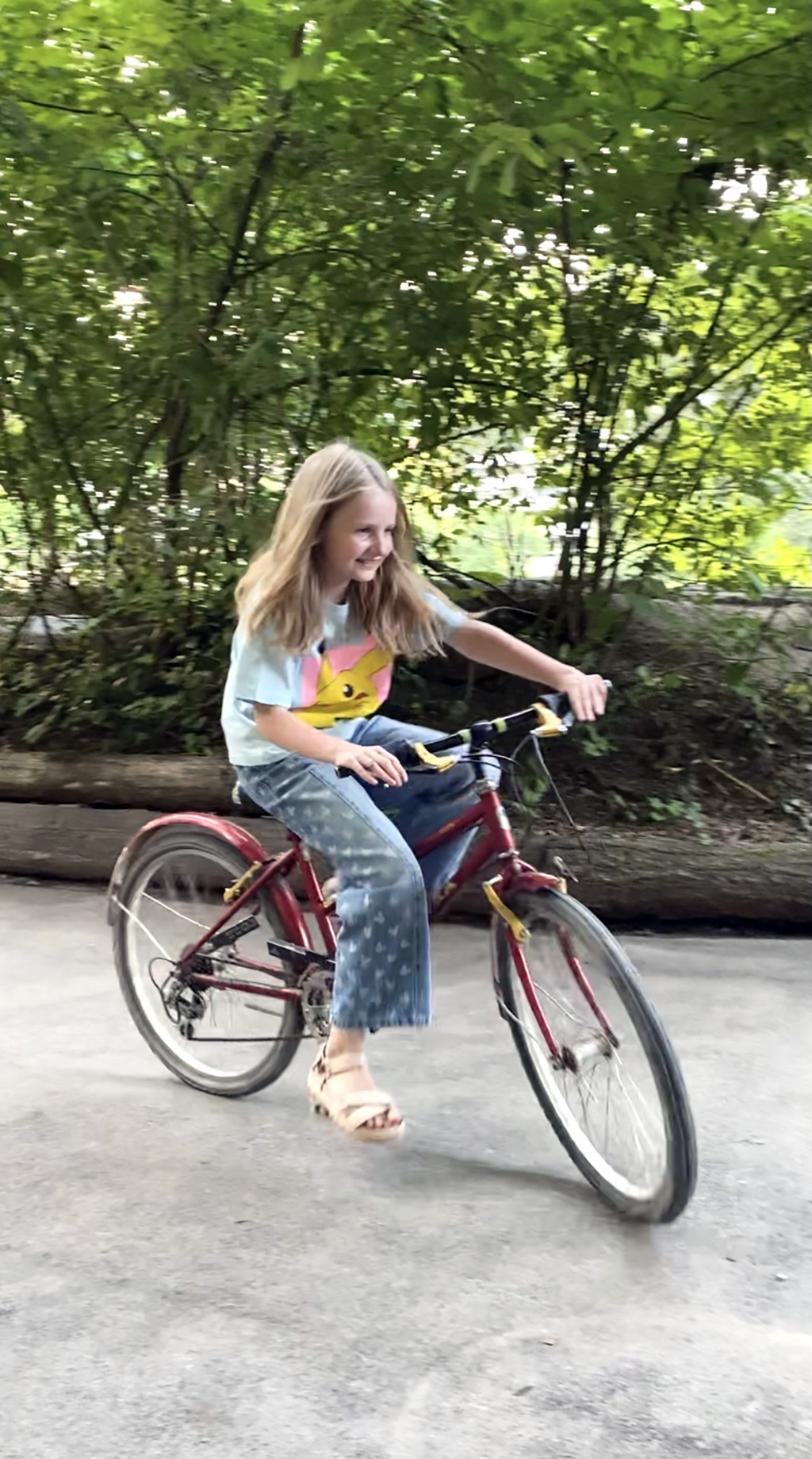 Fille sur un vélo