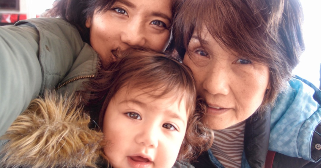 Selfie von Kaoru Uda mit ihrer Familie