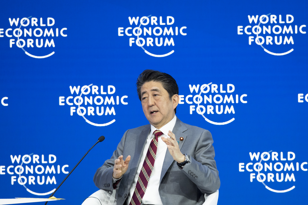 2019年、ダボスで講演する安倍首相