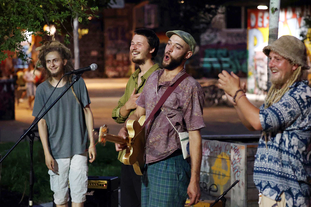 Groupe de reggae en train de jouer