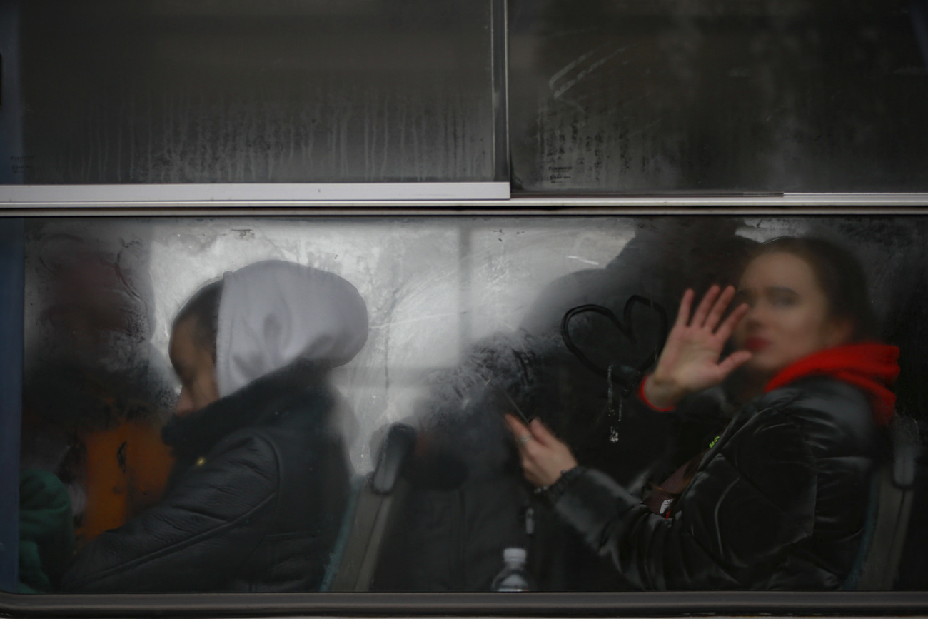 Une femme dans un bus en Ukraine