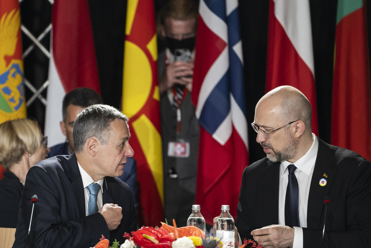 Ignazio Cassis con il primo ministro ucraino Denys Shmyhal.