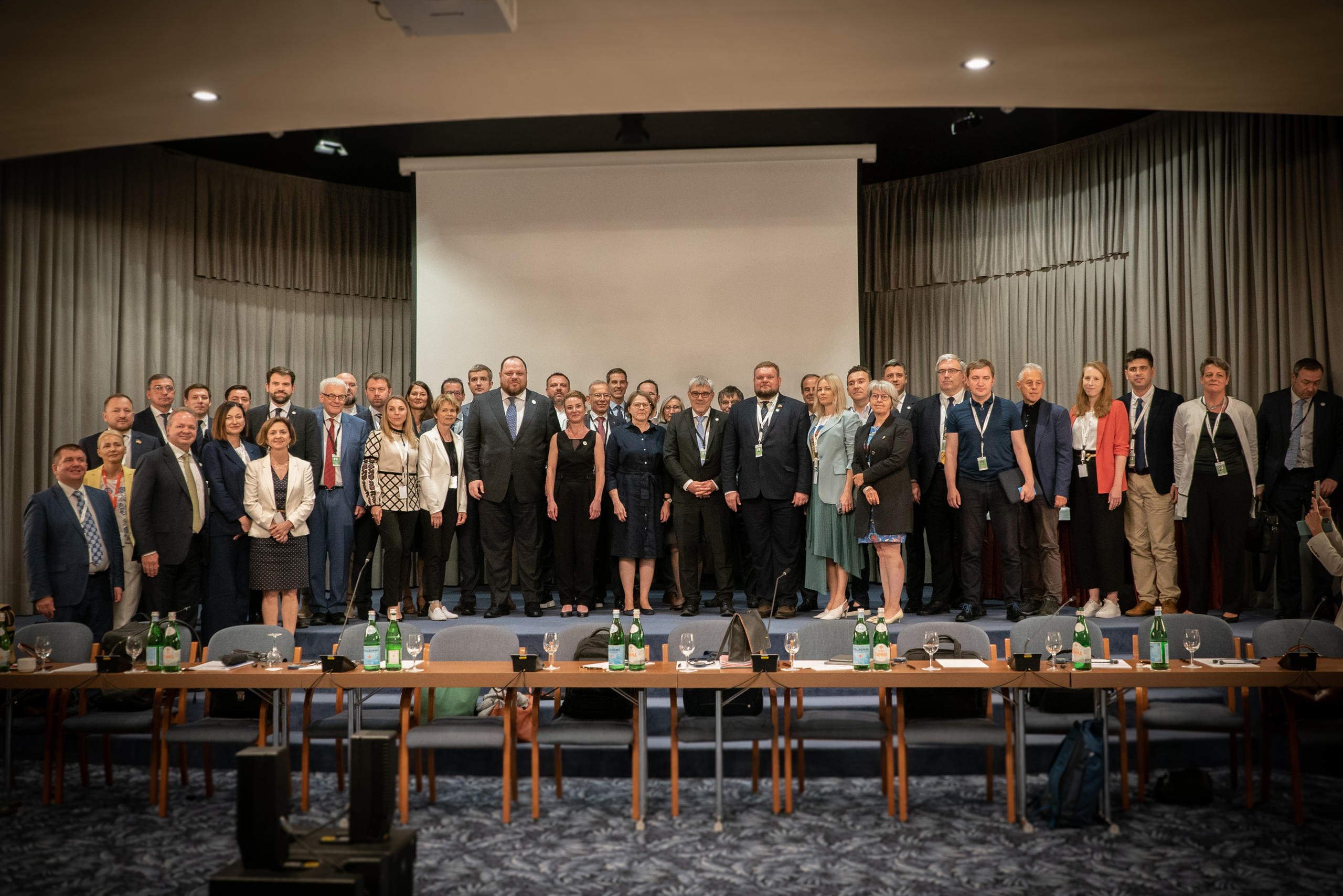 Schlussfoto des Austauschs beider Parlamentsdelegationen
