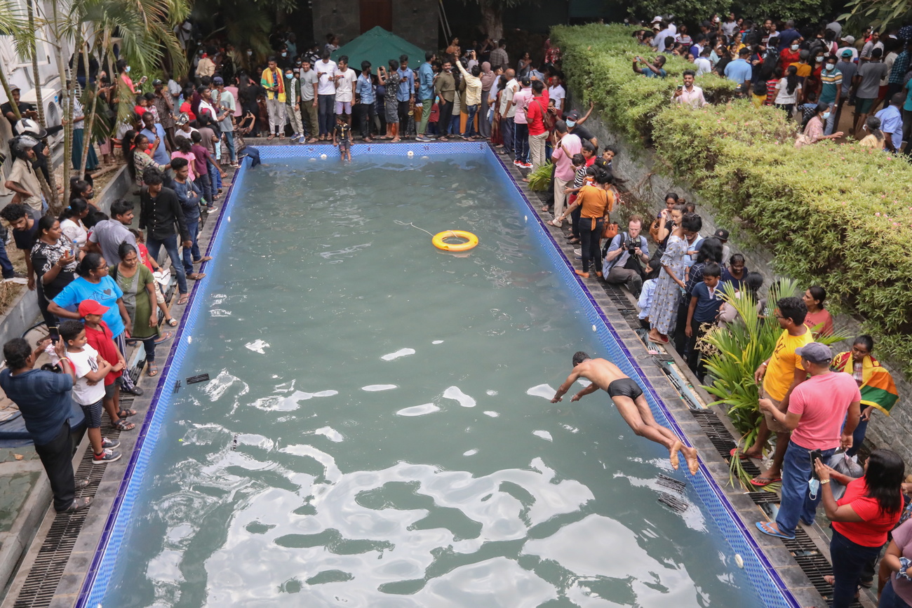 Demonstranten im Pool des Präsidenten