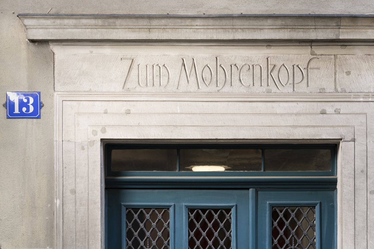 La scritta sullo stipite della casa in Neumarkt 13 a Zurigo.