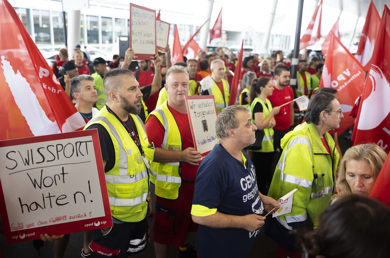 Swissport staff protest working conditions at Zurich airport